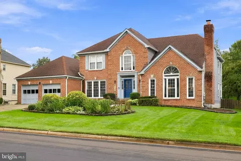 5808 Hampton Forest Way, Fairfax, VA 22030
