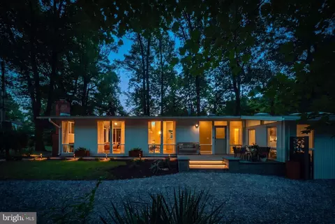 2400 Sherwood Hall Ln, Alexandria, VA 22306