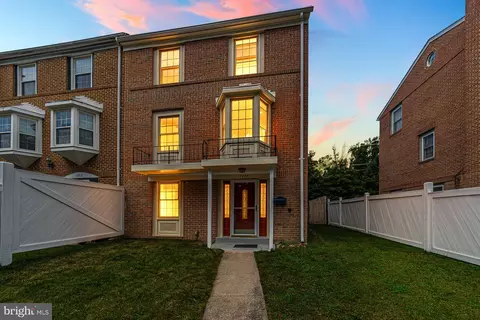 7908 Central Park Cir, Alexandria, VA 22309