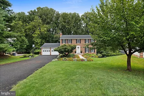 Exterior - 7712 Lear Rd, Mclean, VA 22102 photo 10 of 33