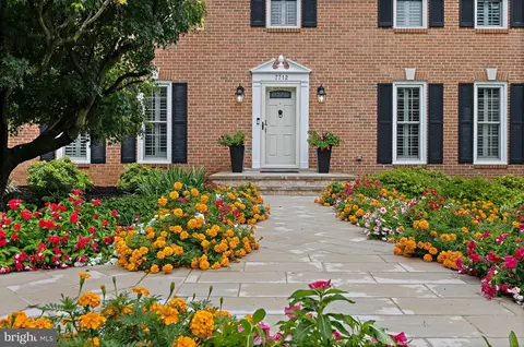 Exterior - 7712 Lear Rd, Mclean, VA 22102 photo 2 of 33