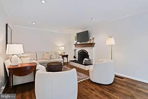 Living - 7712 Lear Rd, Mclean, VA 22102 photo 2 of 4