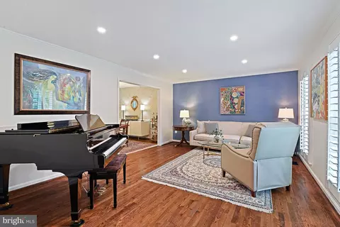 Living - 7712 Lear Rd, Mclean, VA 22102 photo 3 of 4