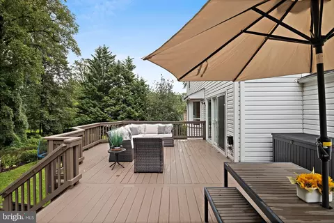 Exterior - 7712 Lear Rd, Mclean, VA 22102 photo 5 of 33