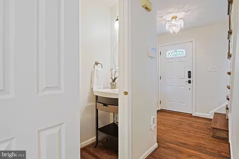 Entry Way - 7712 Lear Rd, Mclean, VA 22102 photo 3 of 4