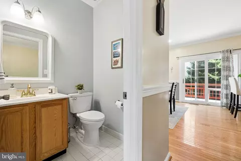 Entry Way - 6366 Dakine Cir, Springfield, VA 22150 photo 7 of 8