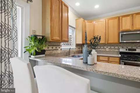 Kitchen - 6366 Dakine Cir, Springfield, VA 22150 photo 2 of 5