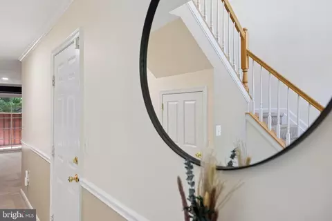 Entry Way - 6366 Dakine Cir, Springfield, VA 22150 photo 2 of 8