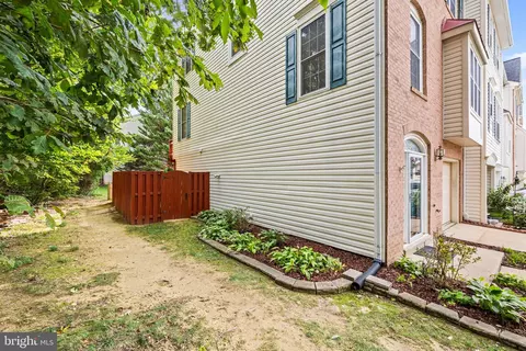 Exterior - 6366 Dakine Cir, Springfield, VA 22150 photo 8 of 9