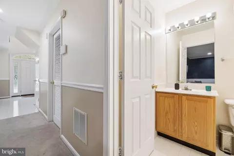 Entry Way - 6366 Dakine Cir, Springfield, VA 22150 photo 5 of 8