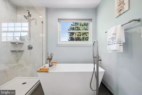 Bath - 6366 Dakine Cir, Springfield, VA 22150 photo 1 of 5