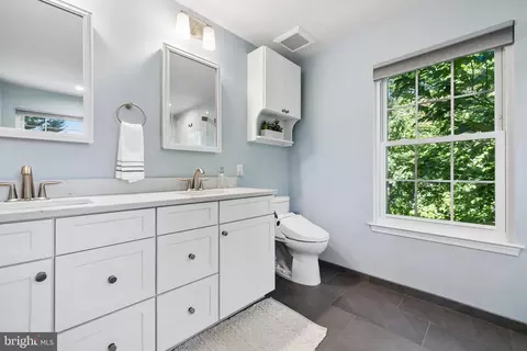 Bath - 6366 Dakine Cir, Springfield, VA 22150 photo 3 of 5