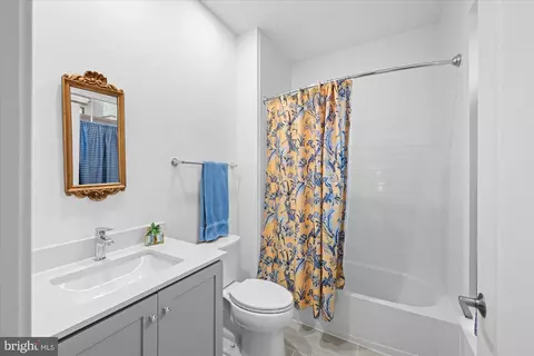 Bath - 11234 Faraday Park Dr, Reston, VA 20190 photo 4 of 4