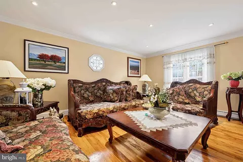 Living - 8261 Taunton Pl, Springfield, VA 22152 photo 3 of 4