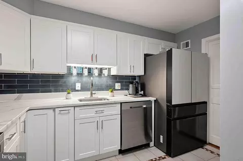 Kitchen - 8261 Taunton Pl, Springfield, VA 22152 photo 4 of 5