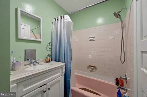 Bath - 8261 Taunton Pl, Springfield, VA 22152 photo 6 of 9