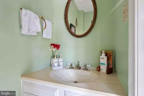 Bath - 8261 Taunton Pl, Springfield, VA 22152 photo 1 of 9