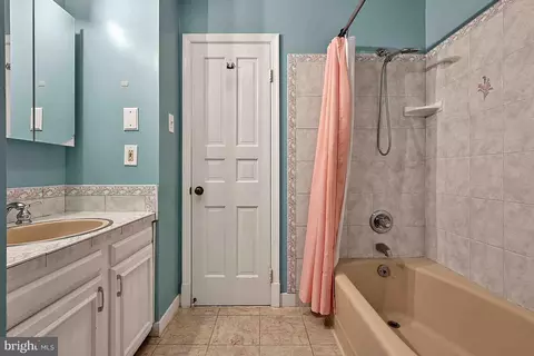 Bath - 8261 Taunton Pl, Springfield, VA 22152 photo 3 of 9