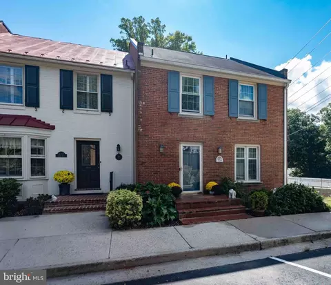 Exterior - 8261 Taunton Pl, Springfield, VA 22152 photo 3 of 22