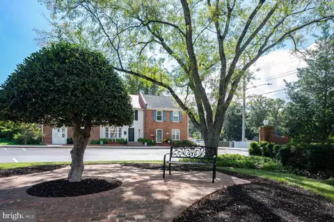 Exterior - 8261 Taunton Pl, Springfield, VA 22152 photo 16 of 22