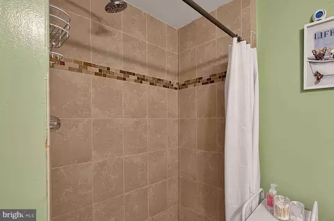 Bath - 8261 Taunton Pl, Springfield, VA 22152 photo 9 of 9