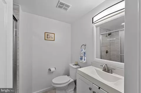 Bath - 9040 Rosewall Ct, Springfield, VA 22152 photo 2 of 5