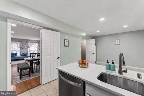 Entry Way - 9040 Rosewall Ct, Springfield, VA 22152 photo 4 of 9