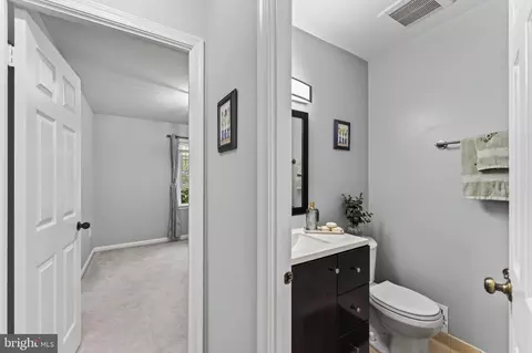 Entry Way - 9040 Rosewall Ct, Springfield, VA 22152 photo 6 of 9