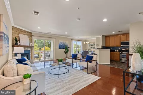 12821 Fair Briar Ln, Fairfax, VA 22033