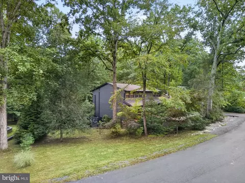 Exterior - 11411 Running Cedar Rd, Reston, VA 20191 photo 11 of 22