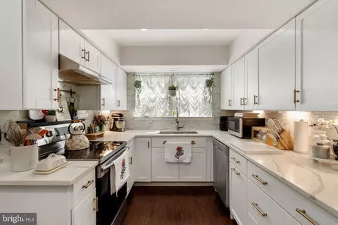 12003 Golf Ridge Ct #202, Fairfax, VA 22033