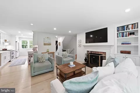 6328 Golf Course Sq, Alexandria, VA 22307