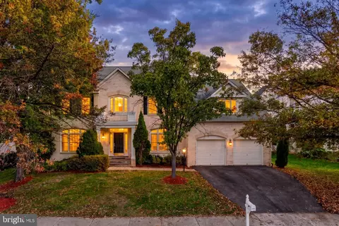 8302 Wolftrap Rd, Vienna, VA 22182