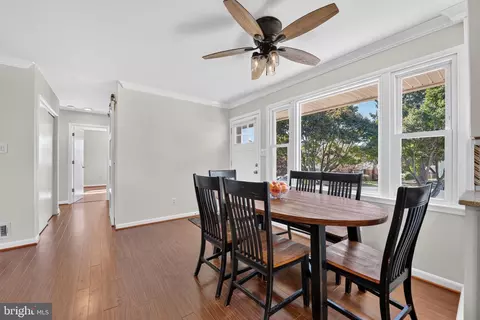 Entry Way - 5305 Oldcastle Ln, Springfield, VA 22151 photo 2 of 4