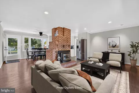 Living - 5305 Oldcastle Ln, Springfield, VA 22151 photo 1 of 6