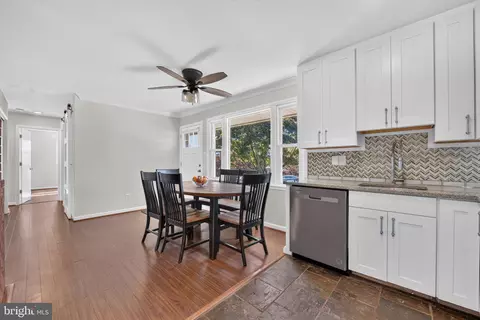 Entry Way - 5305 Oldcastle Ln, Springfield, VA 22151 photo 3 of 4