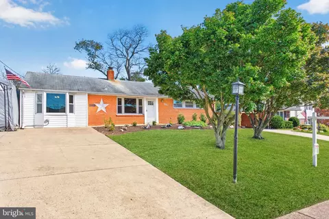 Exterior - 5305 Oldcastle Ln, Springfield, VA 22151 photo 1 of 6