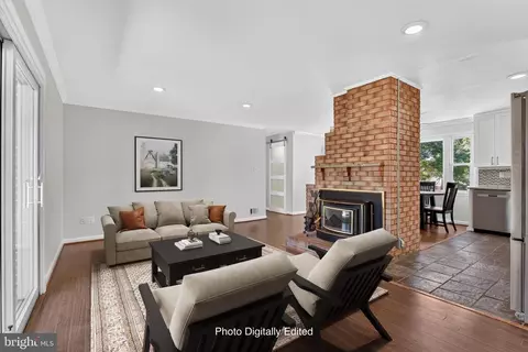 Living - 5305 Oldcastle Ln, Springfield, VA 22151 photo 2 of 6