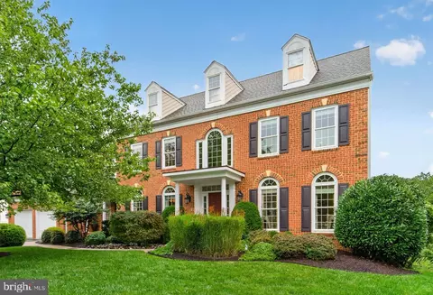 Exterior - 8248 Native Violet Dr, Lorton, VA 22079 photo 4 of 12