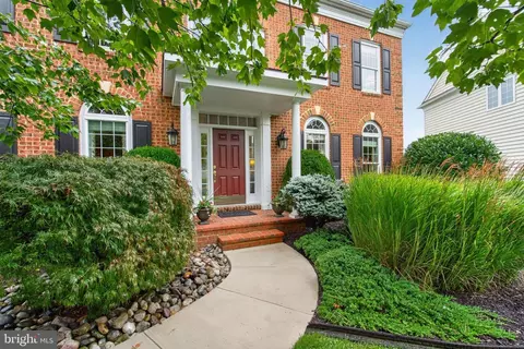 Exterior - 8248 Native Violet Dr, Lorton, VA 22079 photo 5 of 12