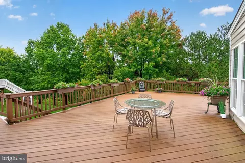 Exterior - 8248 Native Violet Dr, Lorton, VA 22079 photo 8 of 12