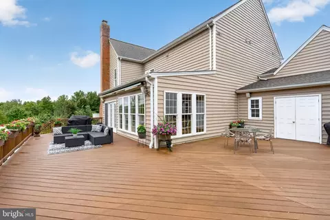 Exterior - 8248 Native Violet Dr, Lorton, VA 22079 photo 7 of 12
