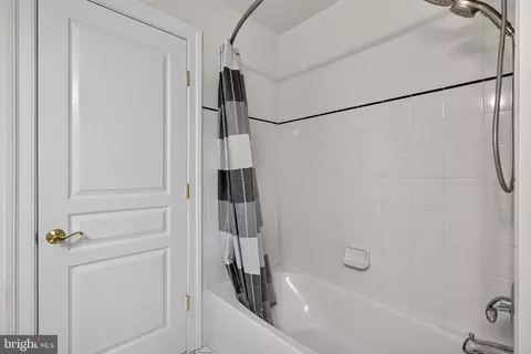Bath - 8248 Native Violet Dr, Lorton, VA 22079 photo 5 of 7