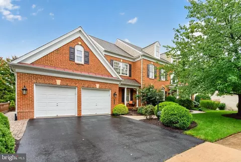 Exterior - 8248 Native Violet Dr, Lorton, VA 22079 photo 2 of 12
