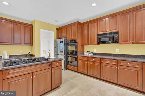 Kitchen - 8248 Native Violet Dr, Lorton, VA 22079 photo 5 of 7