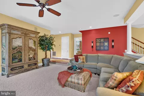 Living - 8248 Native Violet Dr, Lorton, VA 22079 photo 3 of 3