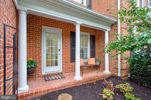 Exterior - 8248 Native Violet Dr, Lorton, VA 22079 photo 3 of 12
