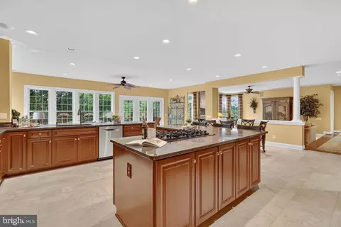 Kitchen - 8248 Native Violet Dr, Lorton, VA 22079 photo 4 of 7