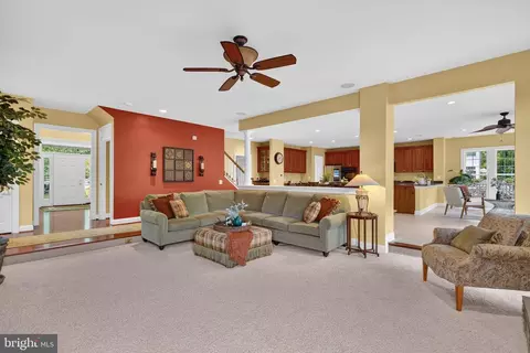 Living - 8248 Native Violet Dr, Lorton, VA 22079 photo 2 of 3