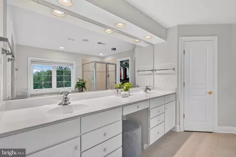 Bath - 8248 Native Violet Dr, Lorton, VA 22079 photo 3 of 7